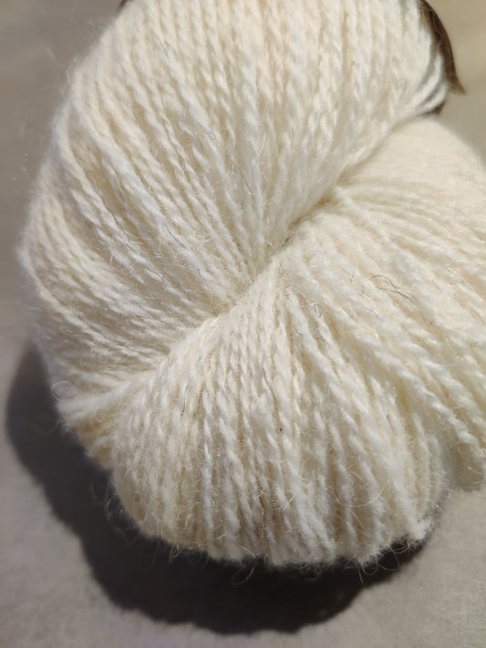 Ærø yarn in two thicknesses