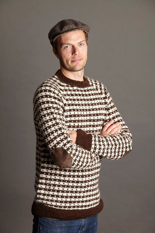 Men's sweater with lice